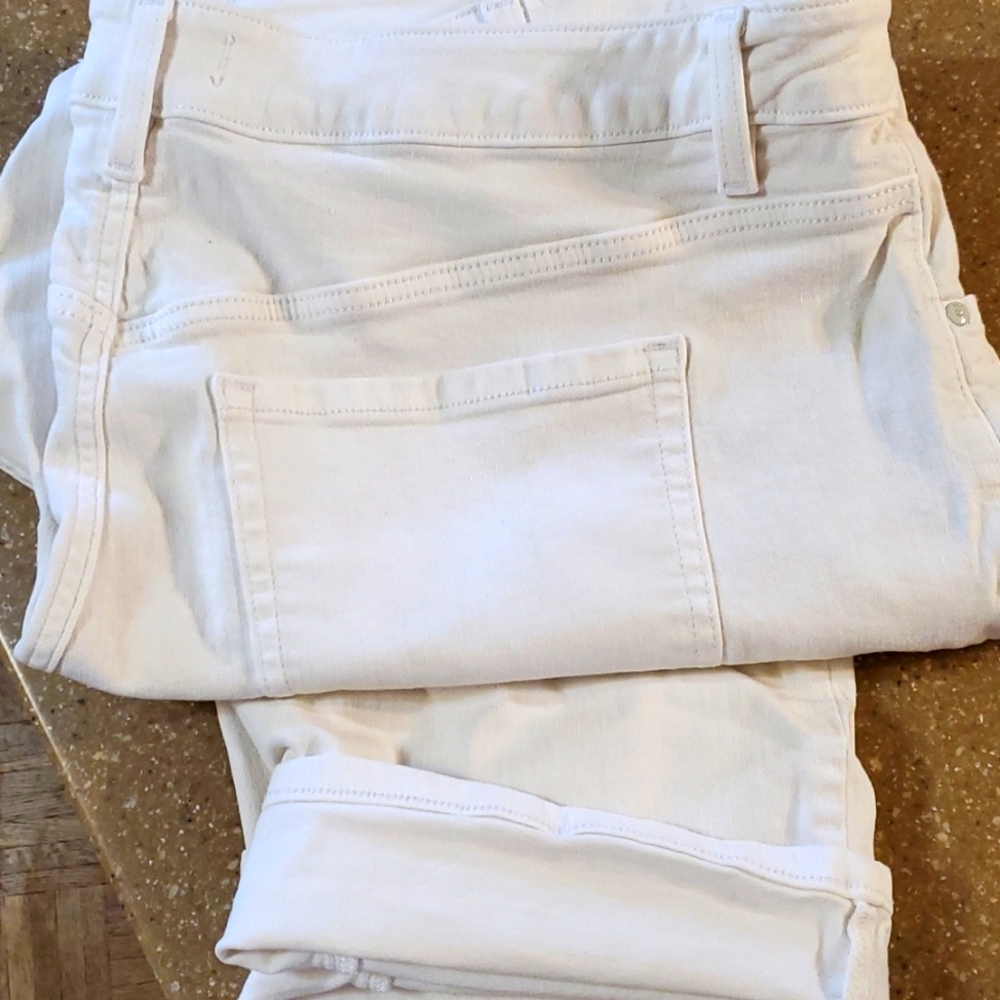 Lane Bryant size 22 white cropped jeans